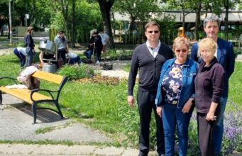 Több száz egynyári virág került kiültetésre az Érzékelések kertjében