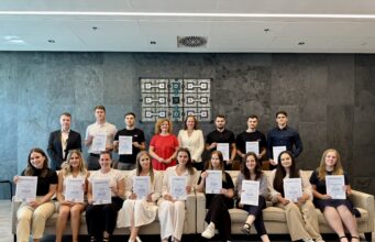 A Neumann János Egyetem hallgatói nemzetközileg elismert TÜV tanúsítvánnyal léphetnek a munkaerőpiacra