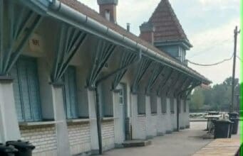 Megújulnak az elárusító asztalok a Szent László körúti vásártéren