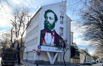 Zivatarokkal, erős széllel és lehűléssel indul a hét
