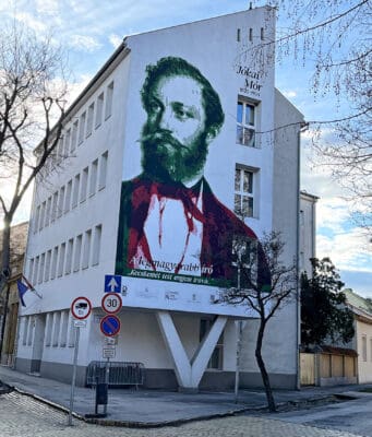 Zivatarokkal, erős széllel és lehűléssel indul a hét
